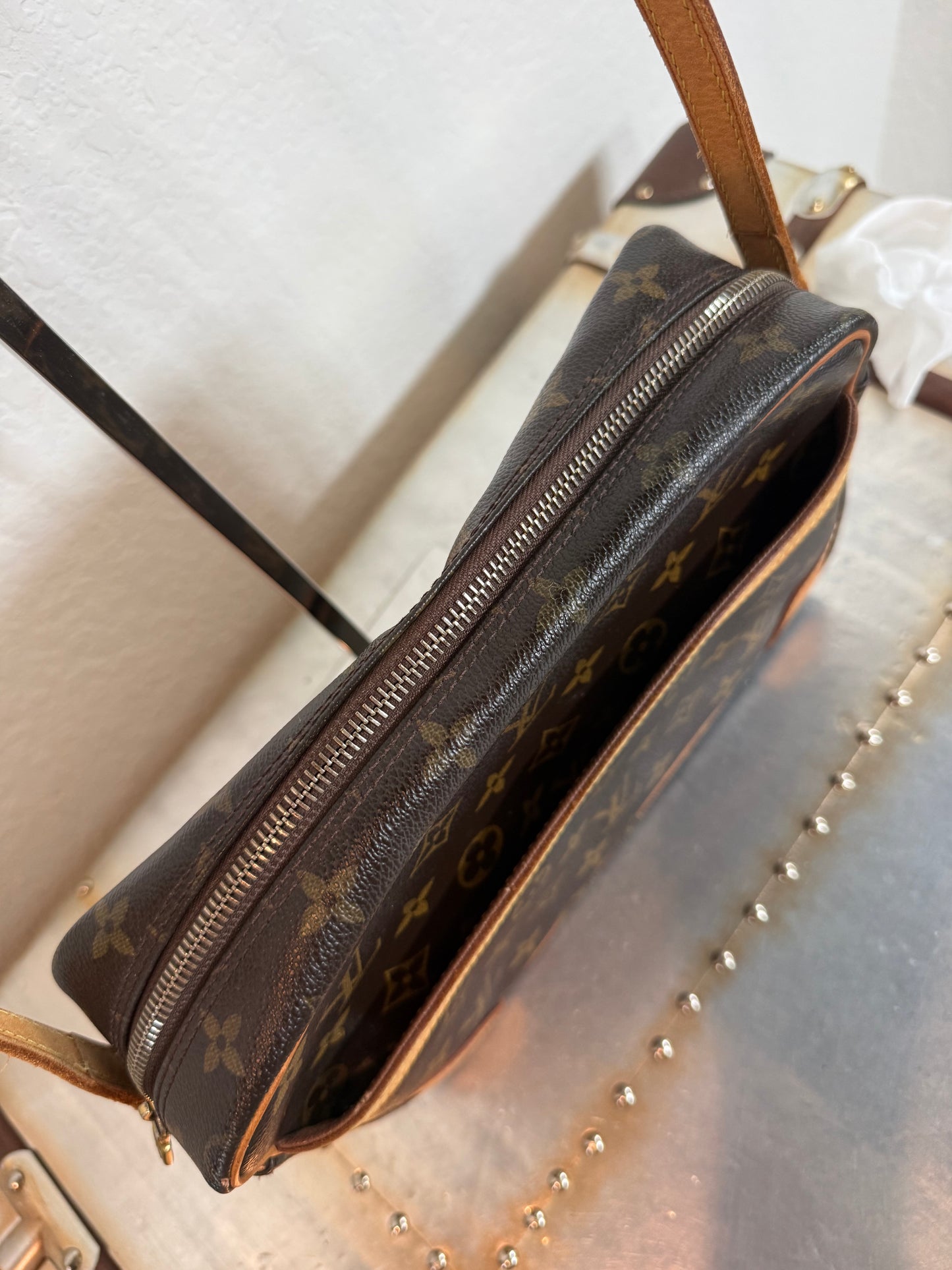 Pre-owned Authentic Louis Vuitton Trocadero 27 Monogram Crossbody Bag