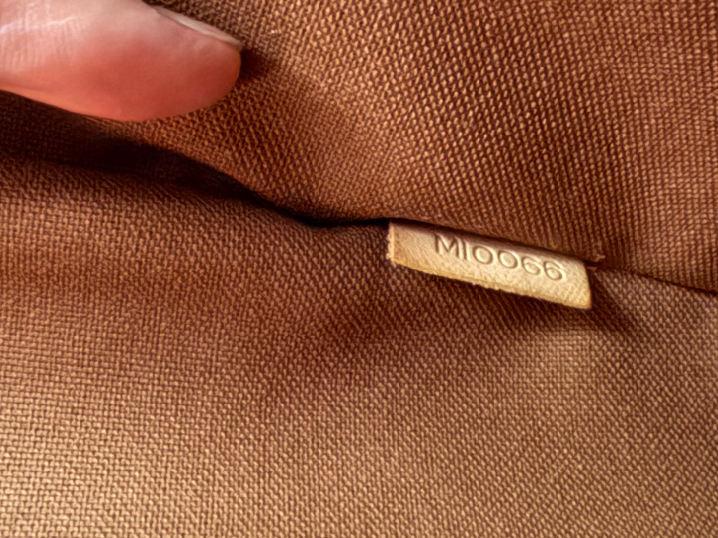 Pre-owned Authentic Louis Vuitton Pochette Bosphore Monogram Shoulder / Crossbody Bag