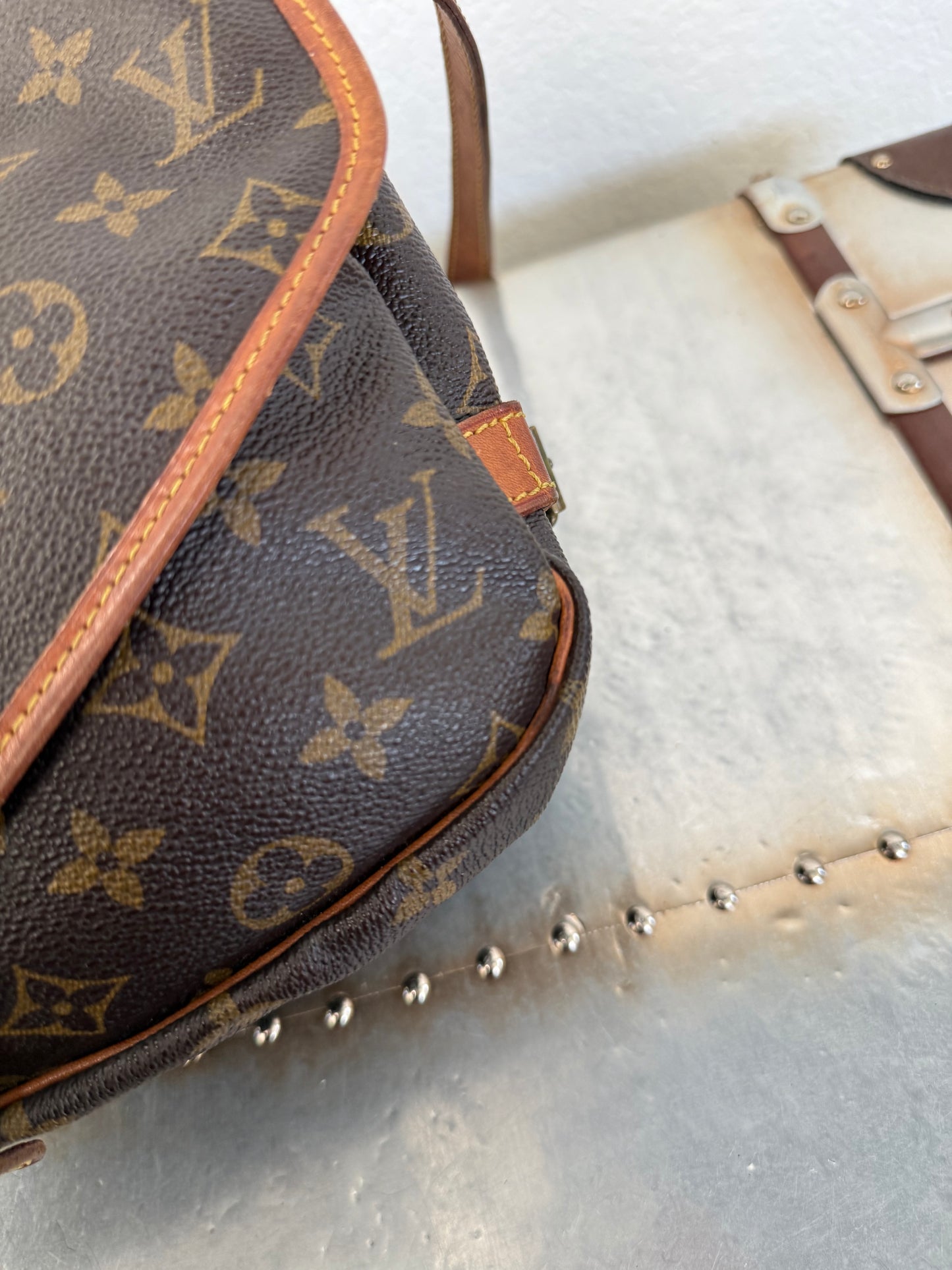 Pre-owned Authentic Louis Vuitton Saumur 30 Monogram Crossbody Bag