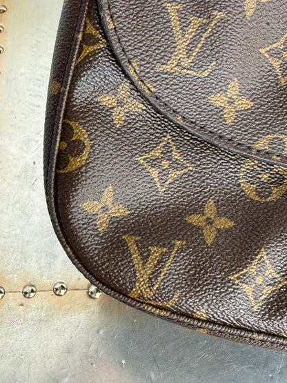 Pre-owned Authentic Louis Vuitton Saint Cloud GM Monogram Crossbody Bag