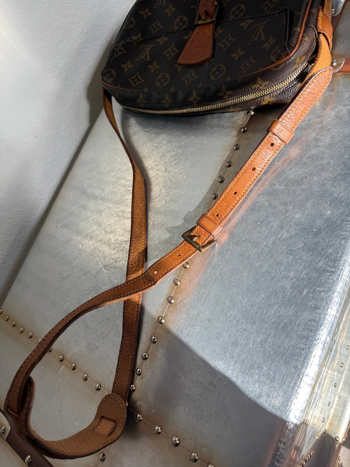 Pre-owned Authentic Louis Vuitton Jeune Fille GM Monogram Crossbody Bag