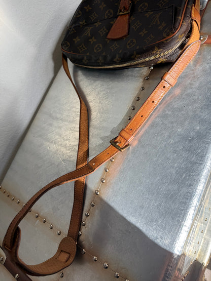 Pre-owned Authentic Louis Vuitton Jeune Fille GM Monogram Crossbody Bag