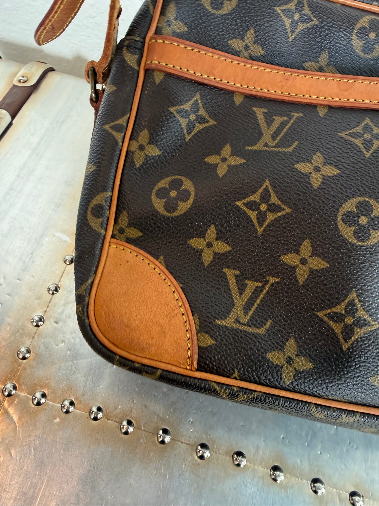 Pre-owned Louis Vuitton Trocadero 30 Monogram Shoulder / Crossbody Bag