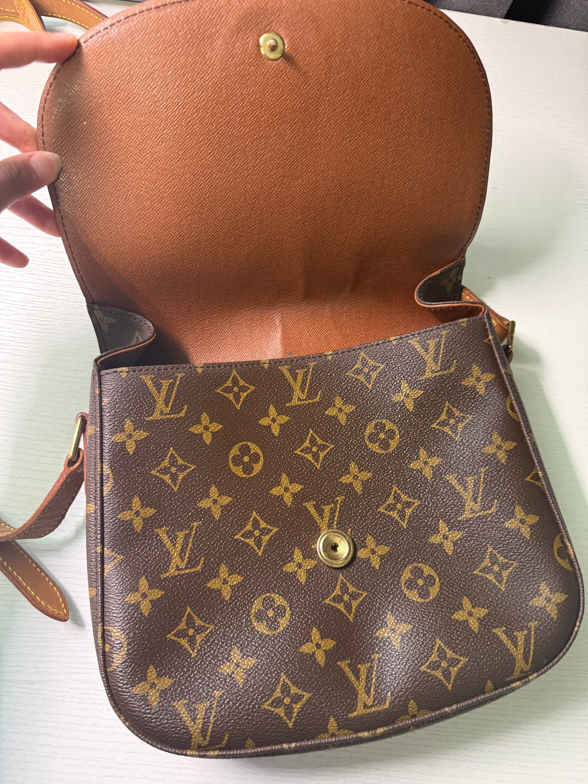 Pre-owned Authentic Louis Vuitton Saint Cloud GM Monogram Crossbody Bag