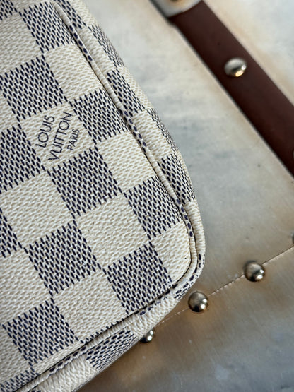 Pre-owned Louis Vuitton Pochette Accessoires Damier Azur Shoulder / Handbag