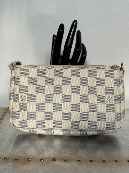 Pre-owned Louis Vuitton Pochette Accessoires Damier Azur Shoulder / Handbag