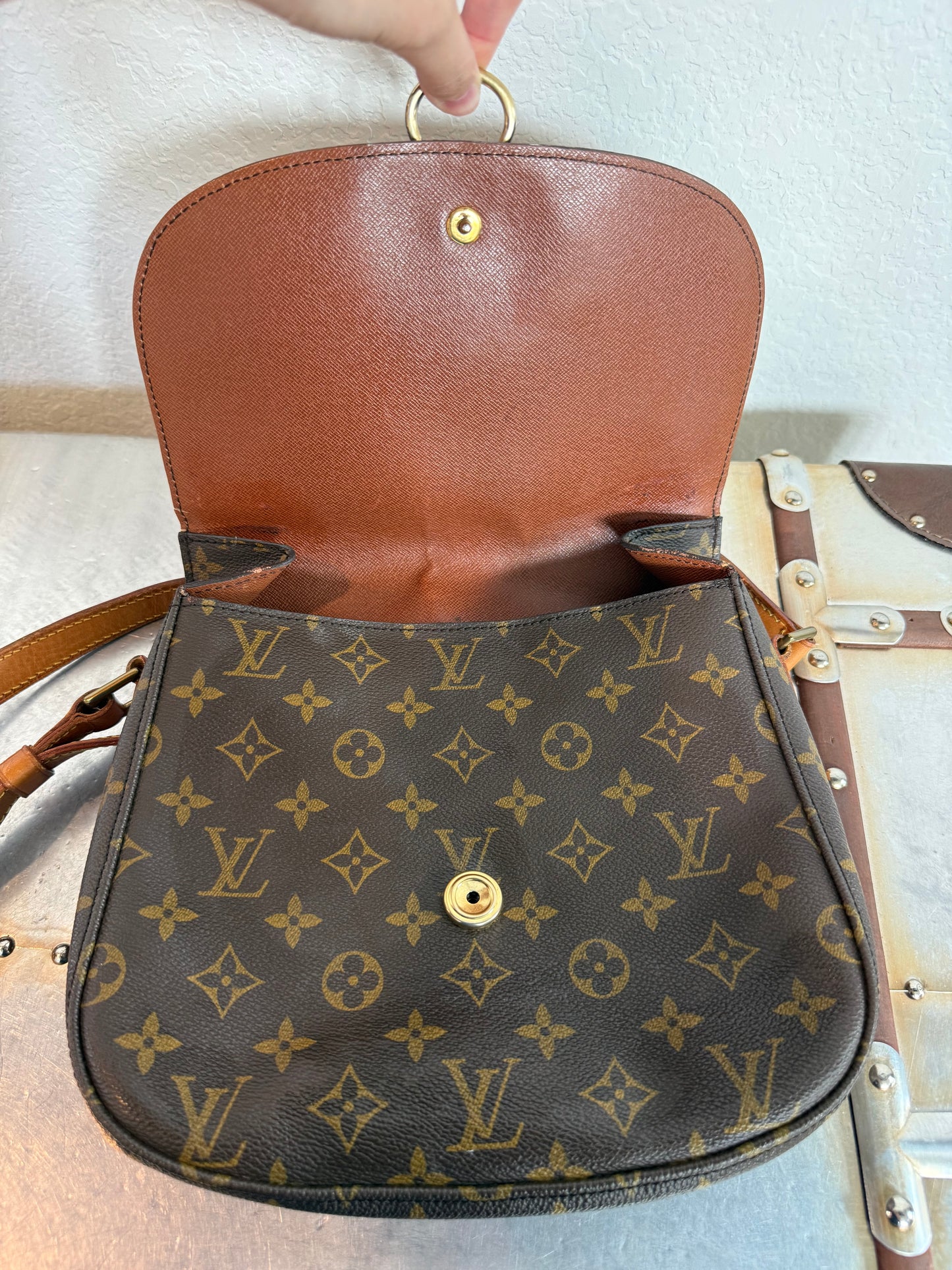 Pre-owned Authentic Louis Vuitton Saint Cloud GM Monogram Crossbody Bag