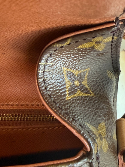 Pre-owned Authentic Louis Vuitton Saint Cloud GM Monogram Crossbody Bag