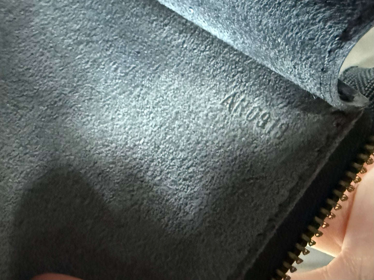 Pre-owned Louis Vuitton Pochette Accessoires Epi Shoulder / Handbag