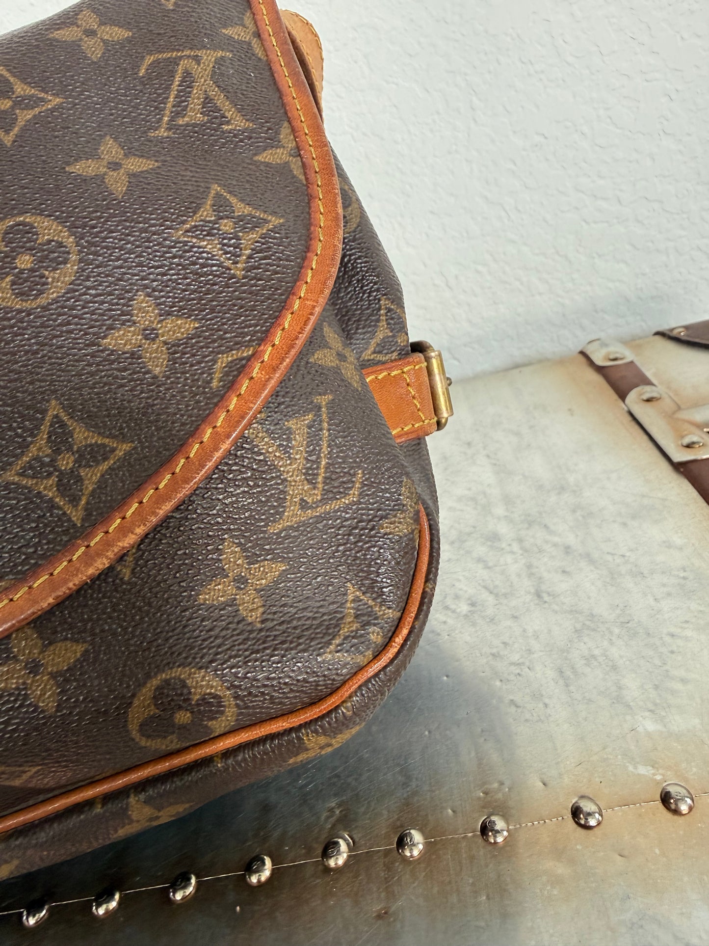 Pre-owned Authentic Louis Vuitton Saumur 30 Monogram Crossbody Bag