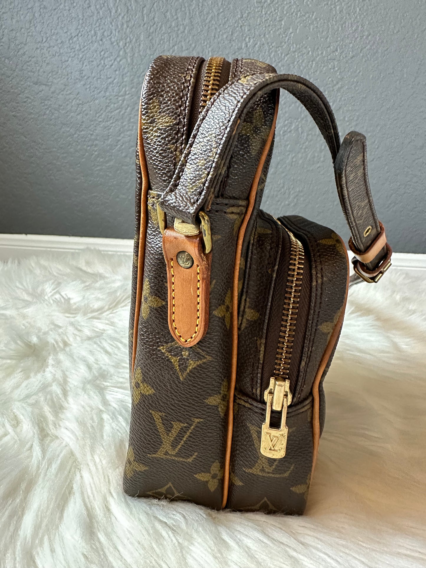 Pre-owned Authentic Louis Vuitton Amazon Monogram Crossbody Bag