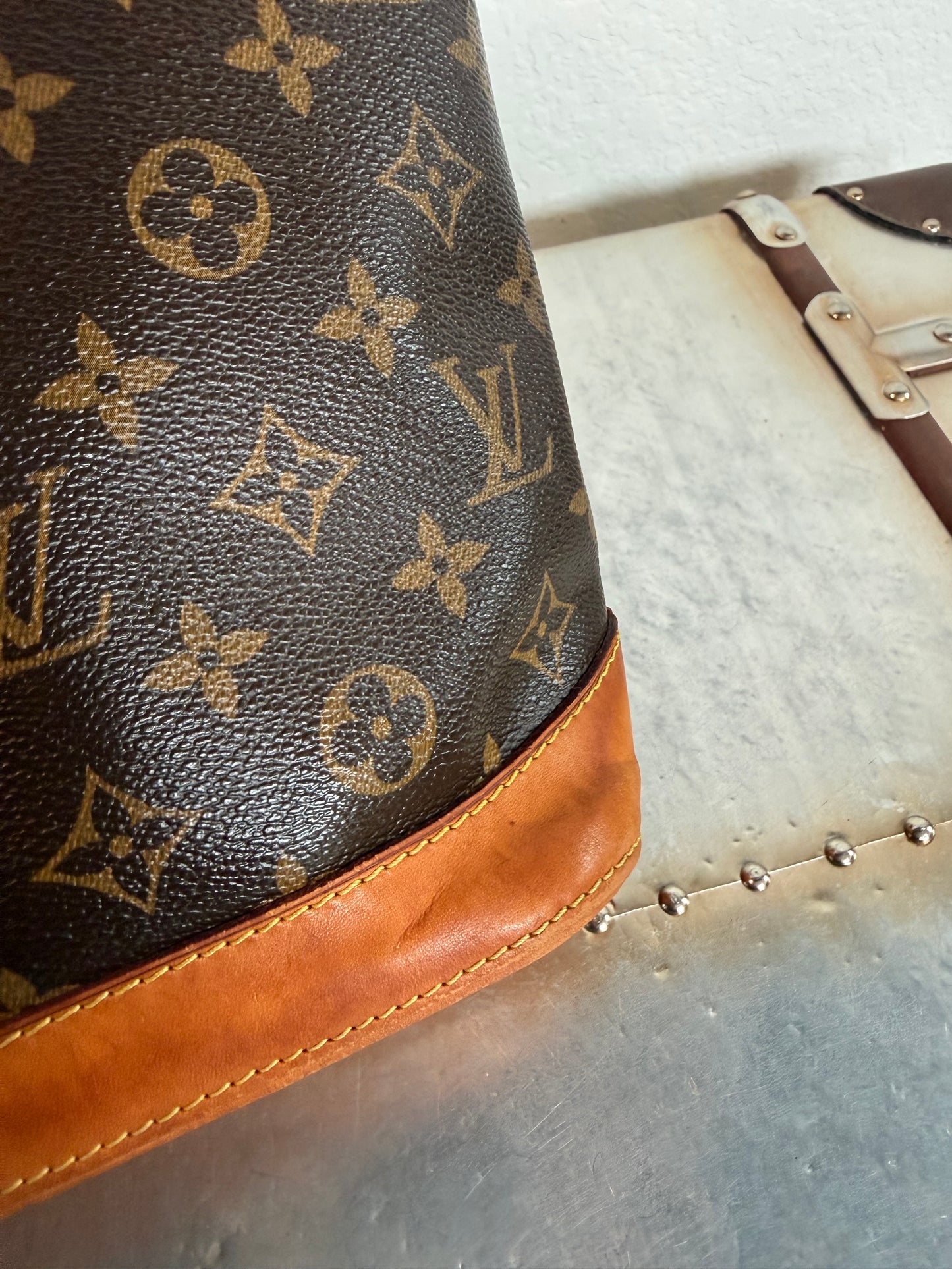 Pre-owned Authentic Louis Vuitton Lockit PM Monogram Handbag