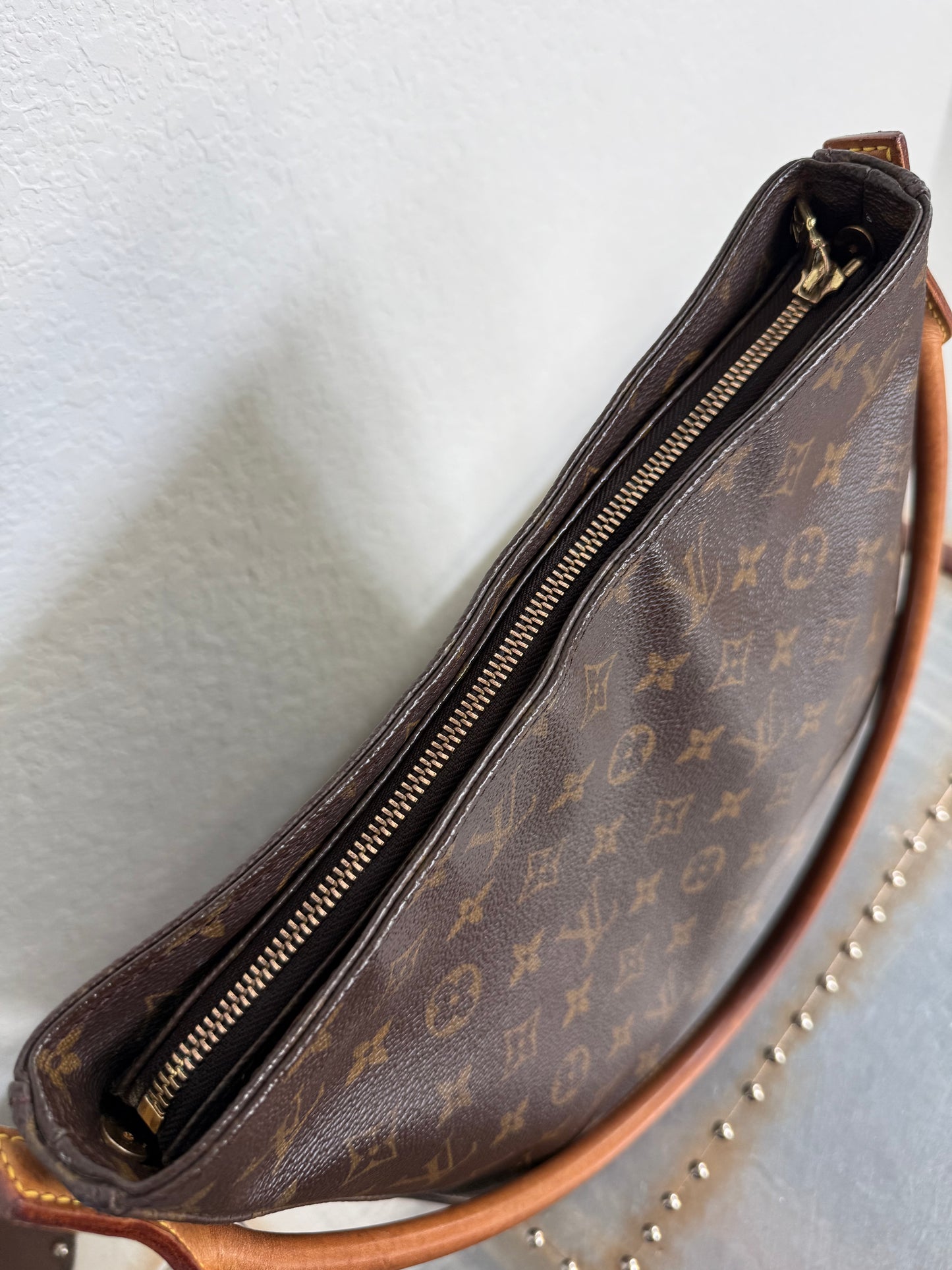 Pre-owned Authentic Louis Vuitton Looping GM Monogram Shoulder Bag