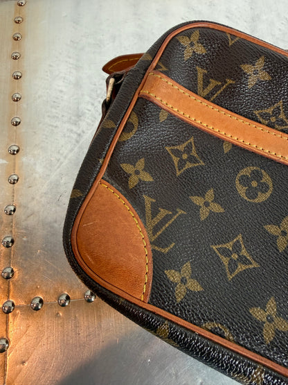 Pre-owned Authentic Louis Vuitton Trocadero 27 Monogram Crossbody Bag