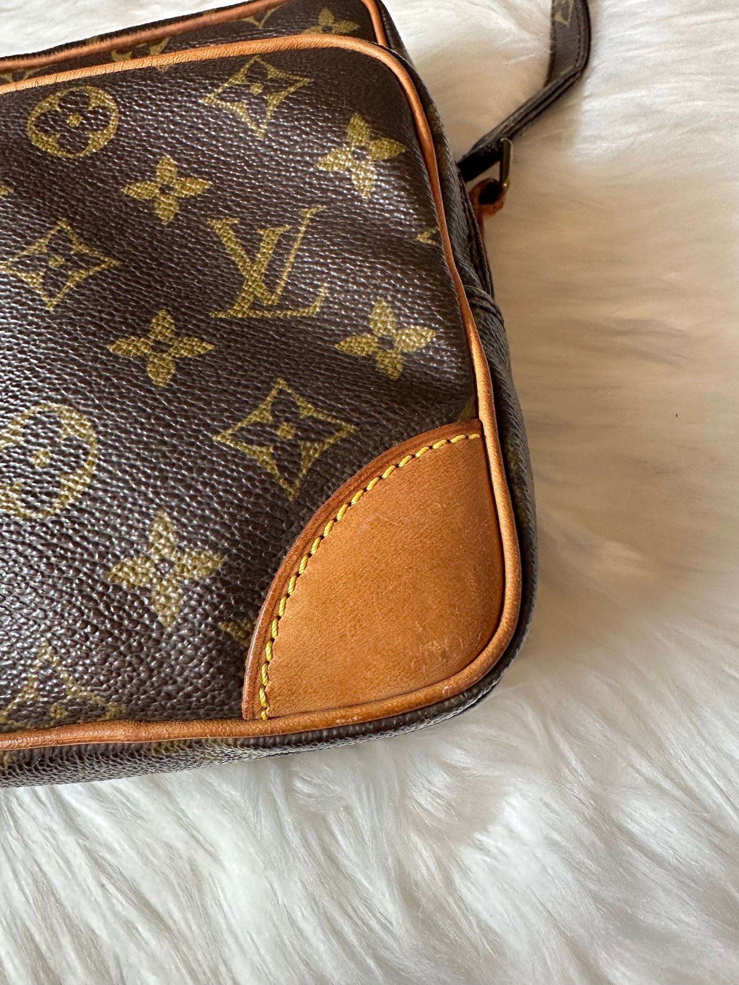 Pre-owned Authentic Louis Vuitton Amazon Monogram Crossbody Bag