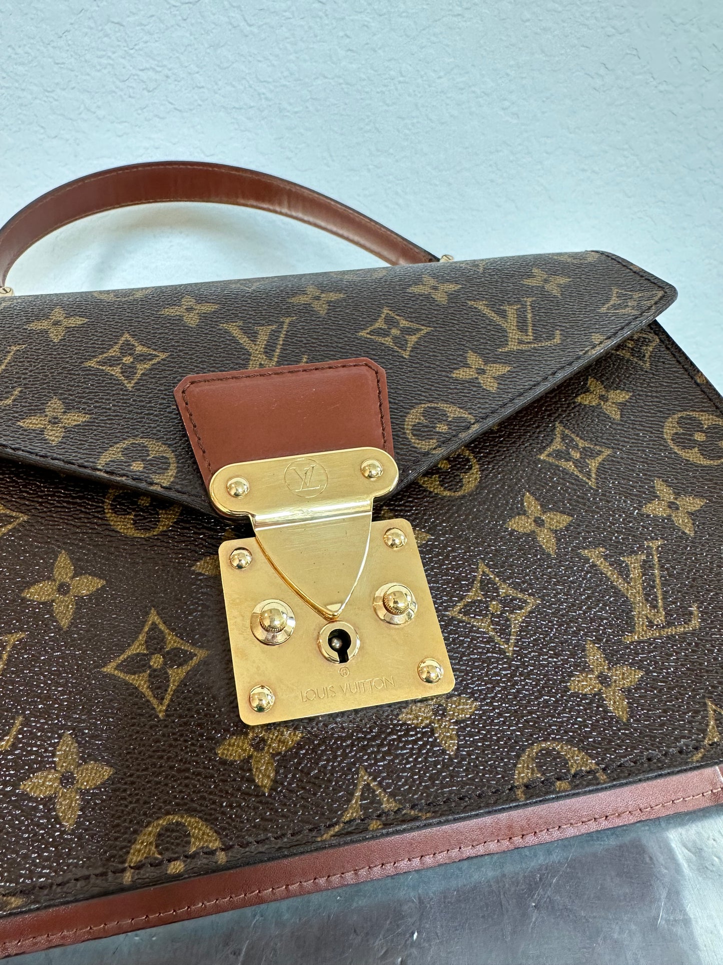 Pre-owned Authentic Louis Vuitton Concorde Monogram Handbag