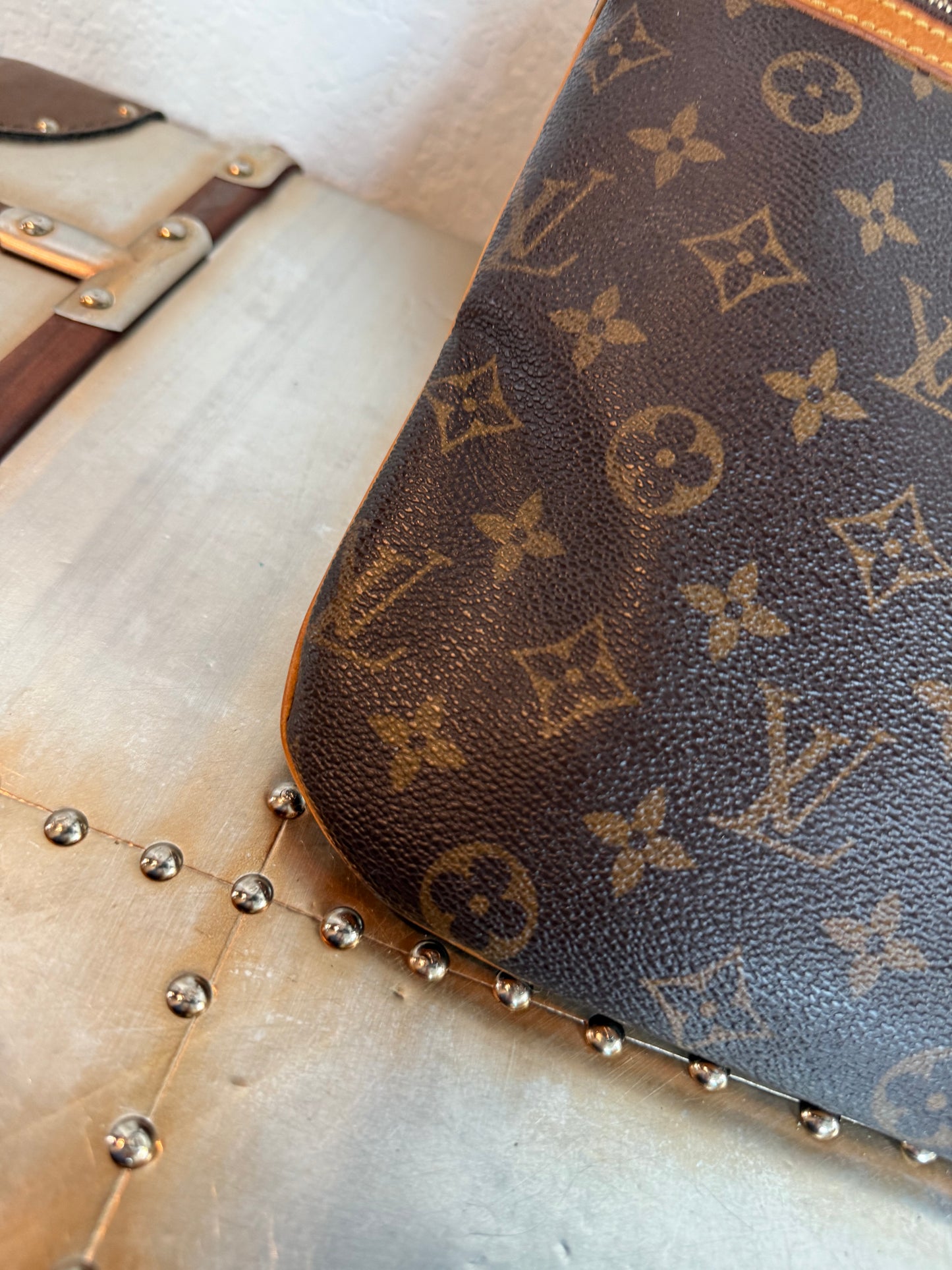 Pre-owned Authentic Louis Vuitton Pochette Bosphore Monogram Shoulder / Crossbody Bag