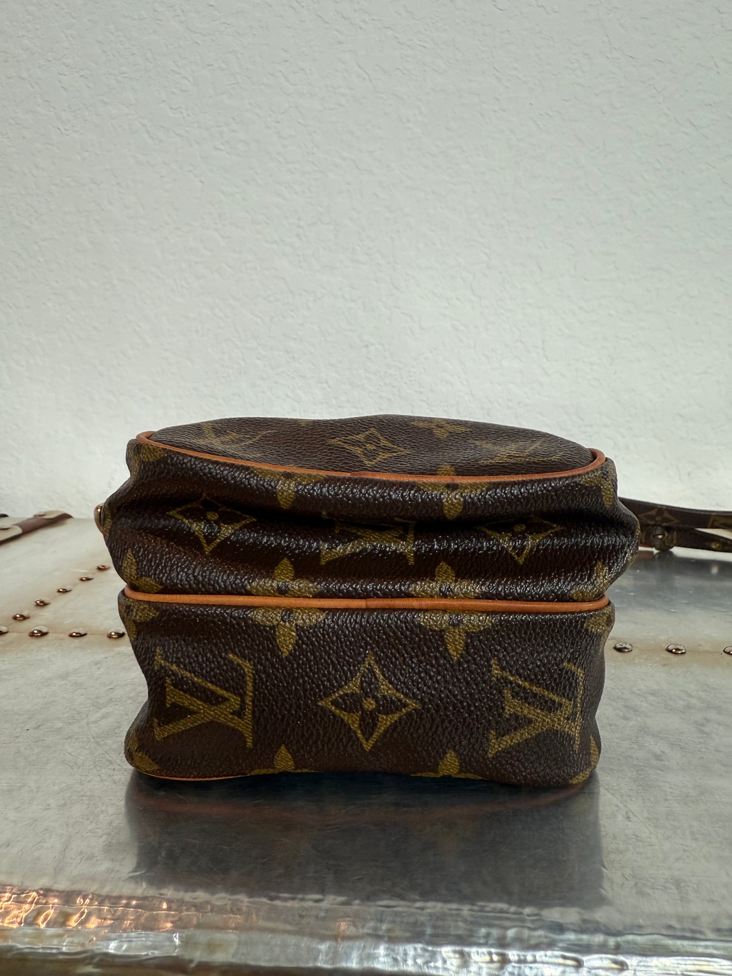 Pre-owned Louis Vuitton Mini Amazon Monogram Crossbody Bag