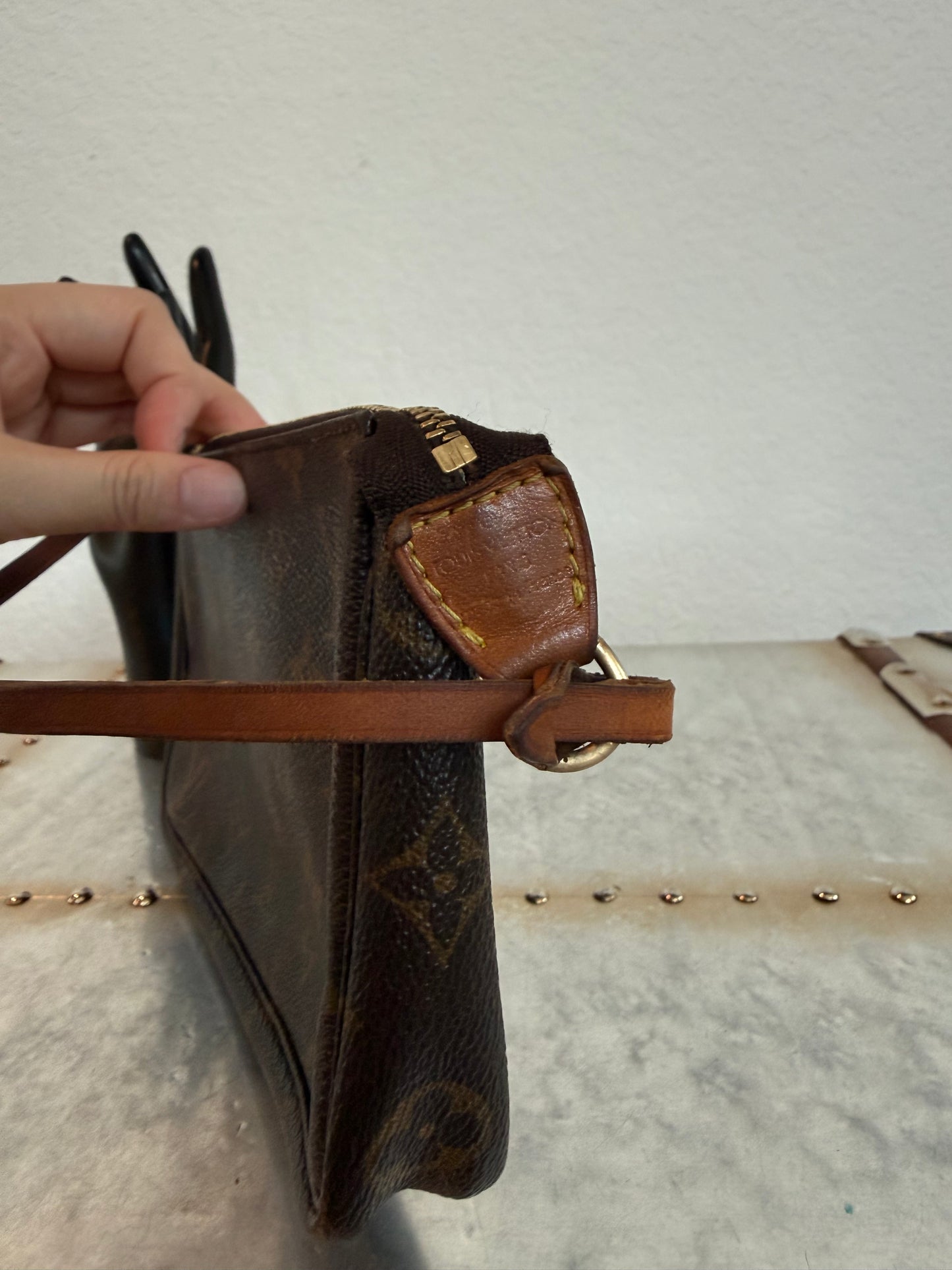 Pre-owned Authentic Louis Vuitton Pochette Accessoires Monogram Shoulder / Handbag
