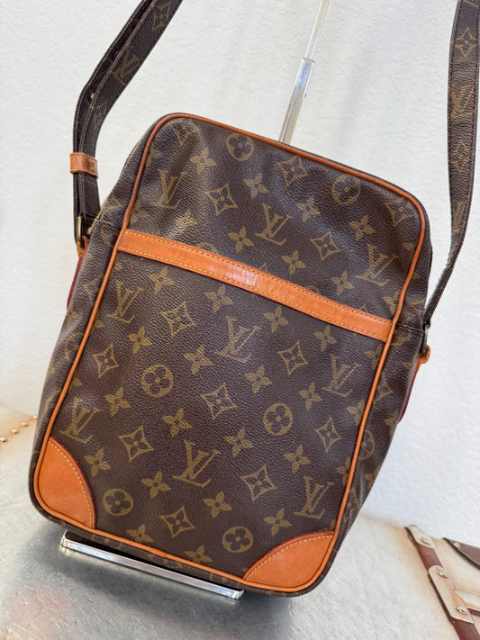 Pre-owned Authentic Louis Vuitton Danube GM Monogram Crossbody Bag