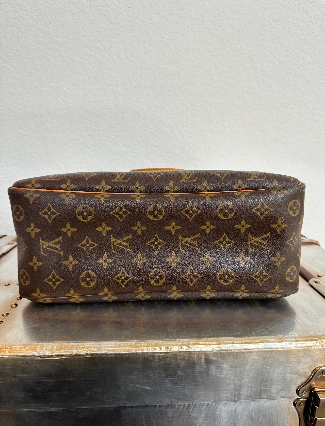 Pre-owned Authentic Louis Vuitton Deauville Monogram Handbag