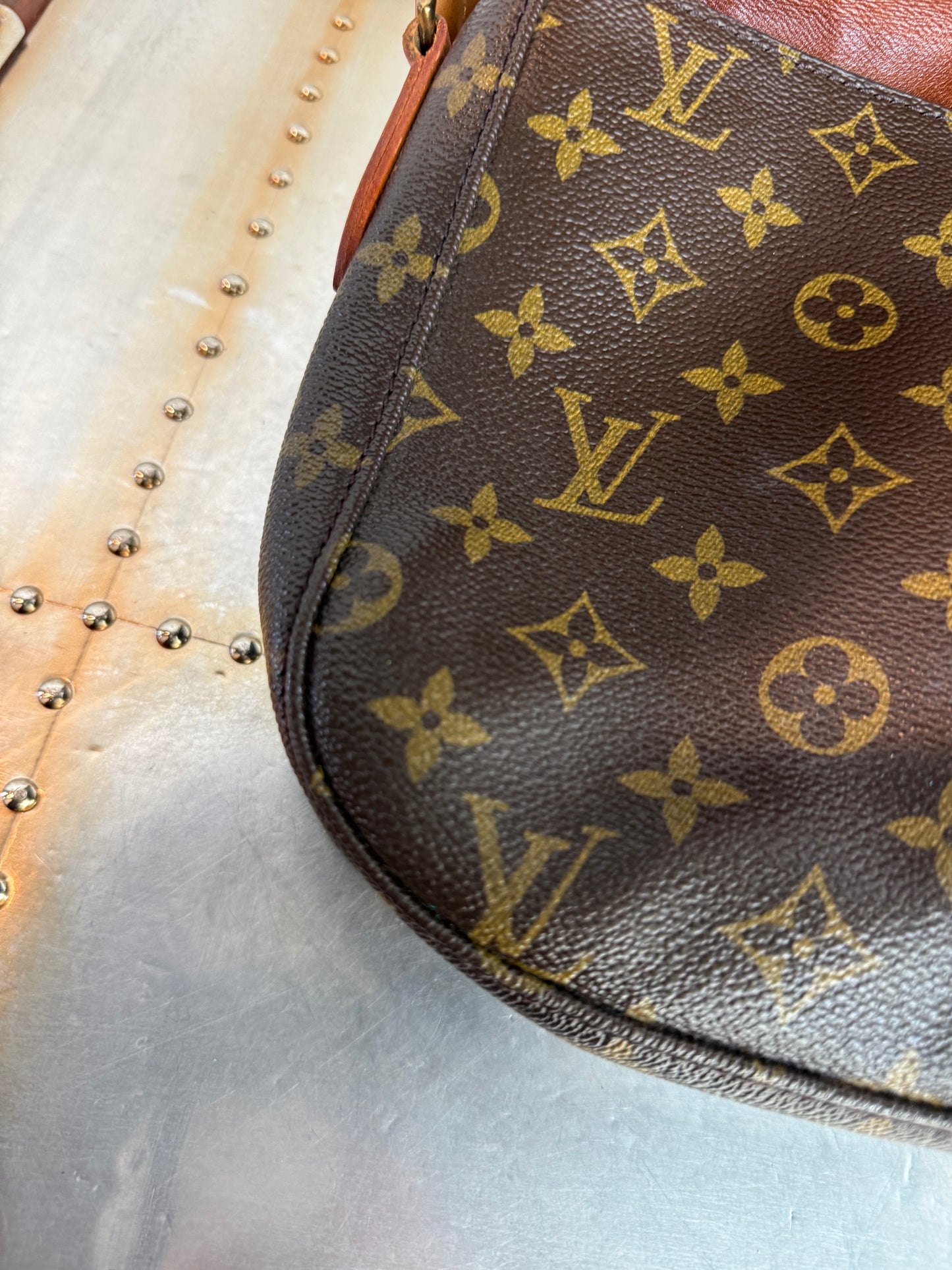 Pre-owned Authentic Louis Vuitton Saint Cloud GM Monogram Crossbody Bag