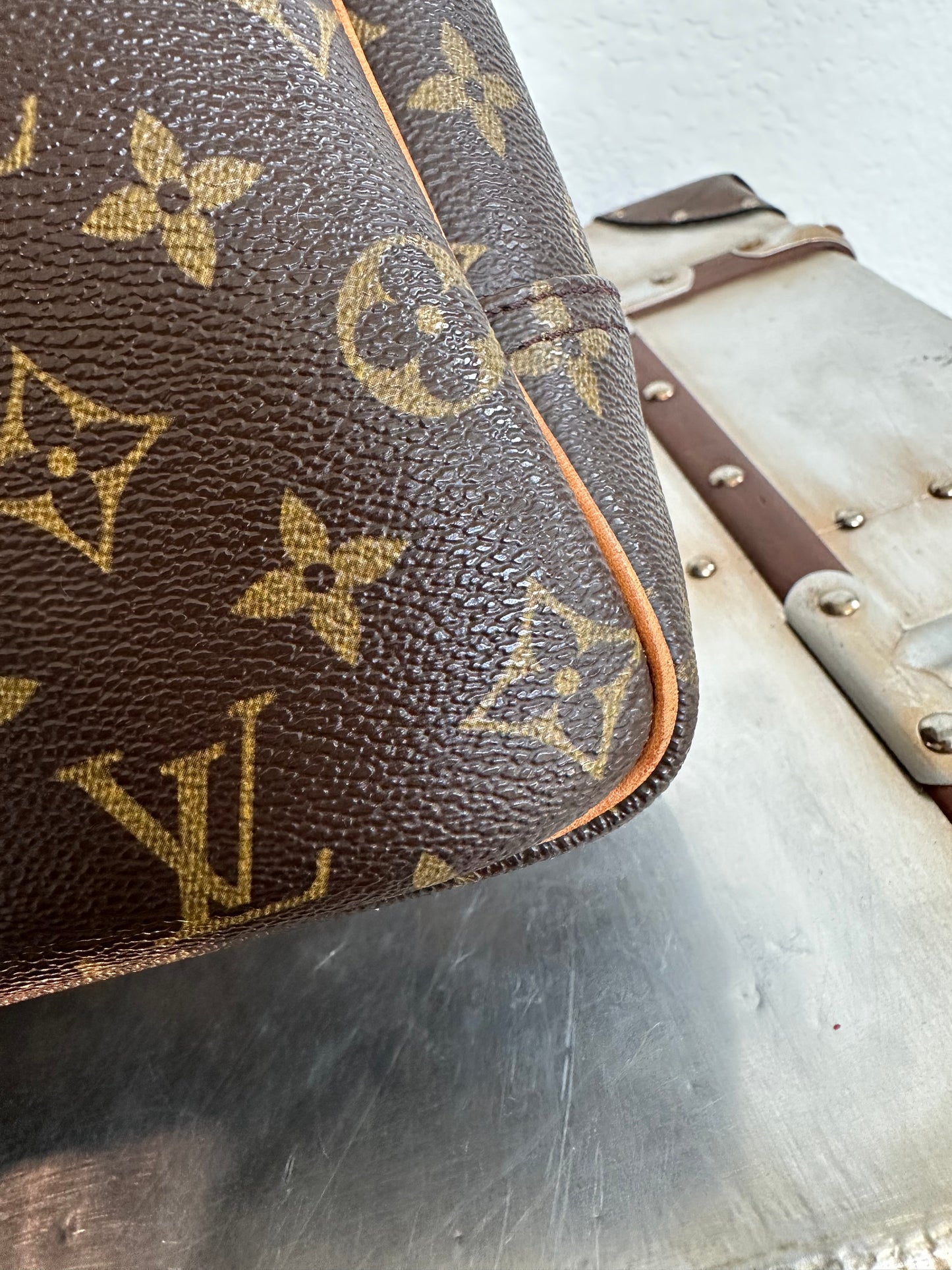 Pre-owned Authentic Louis Vuitton Deauville Monogram Handbag