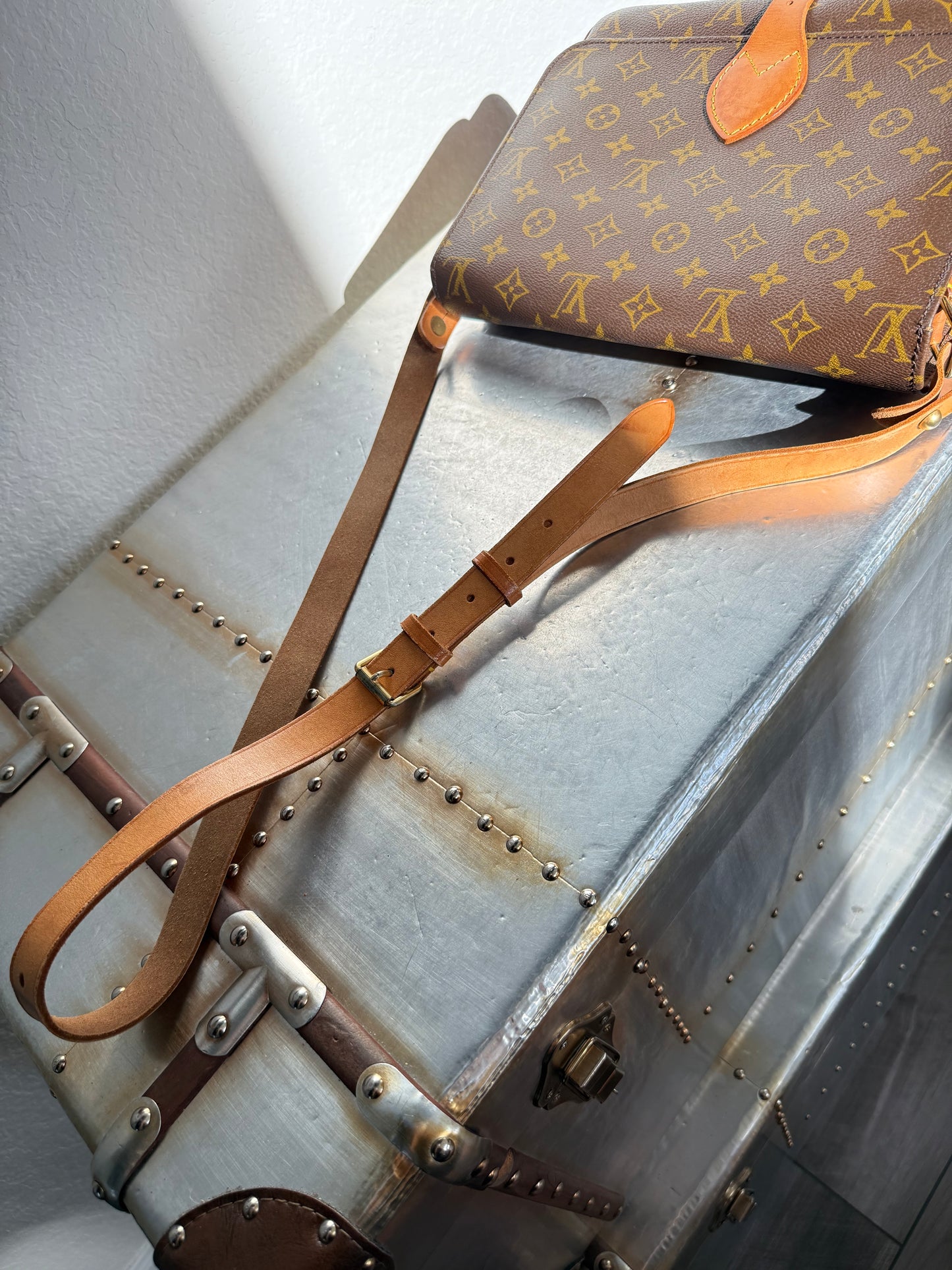 Pre-owned Louis Vuitton Cartouchiere GM Monogram Shoulder / Crossbody Bag