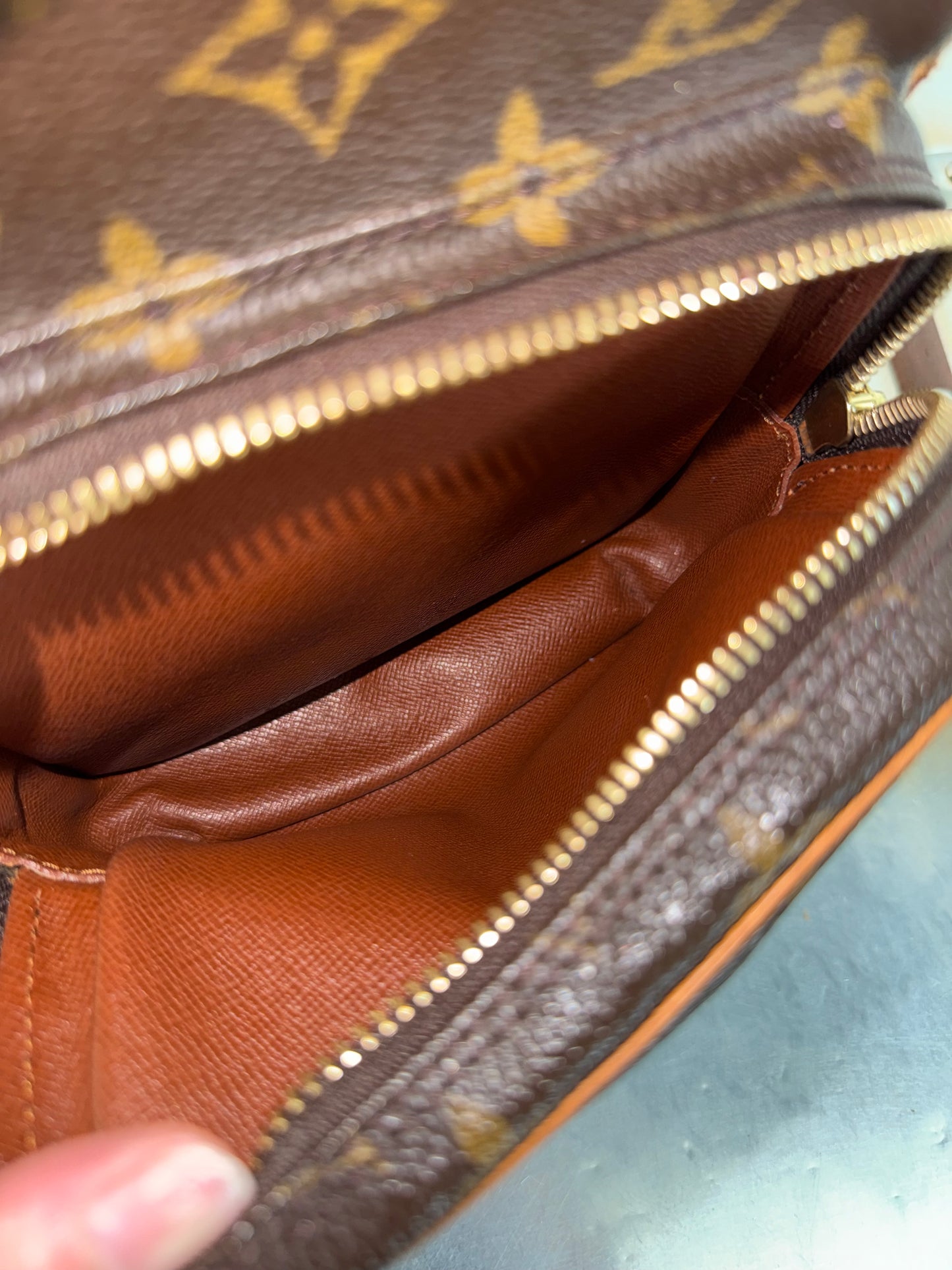 Pre-owned Authentic Louis Vuitton Amazon Monogram Crossbody Bag