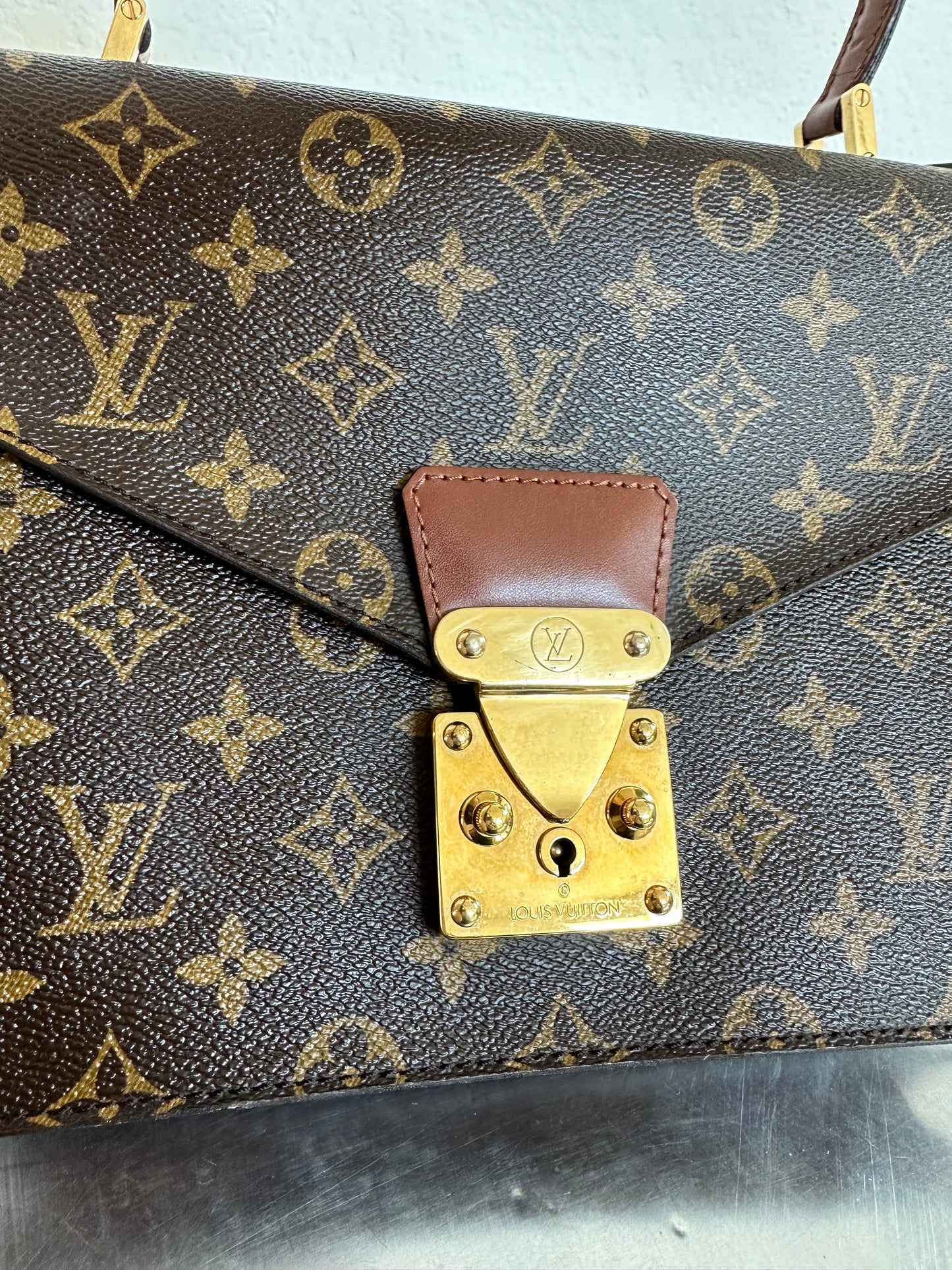 Pre-owned Authentic Louis Vuitton Concorde Monogram Handbag