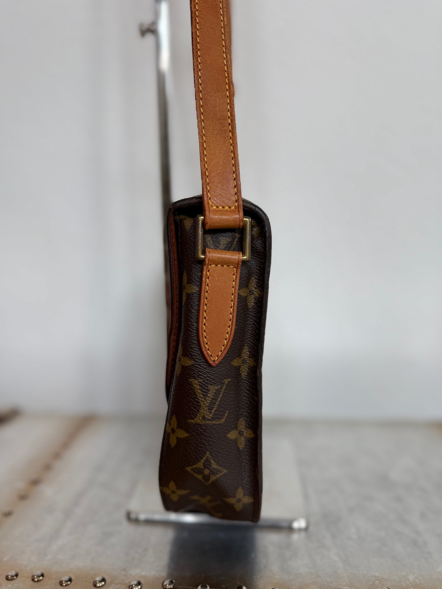 Pre-owned Authentic Louis Vuitton Saint Cloud GM Monogram Crossbody Bag