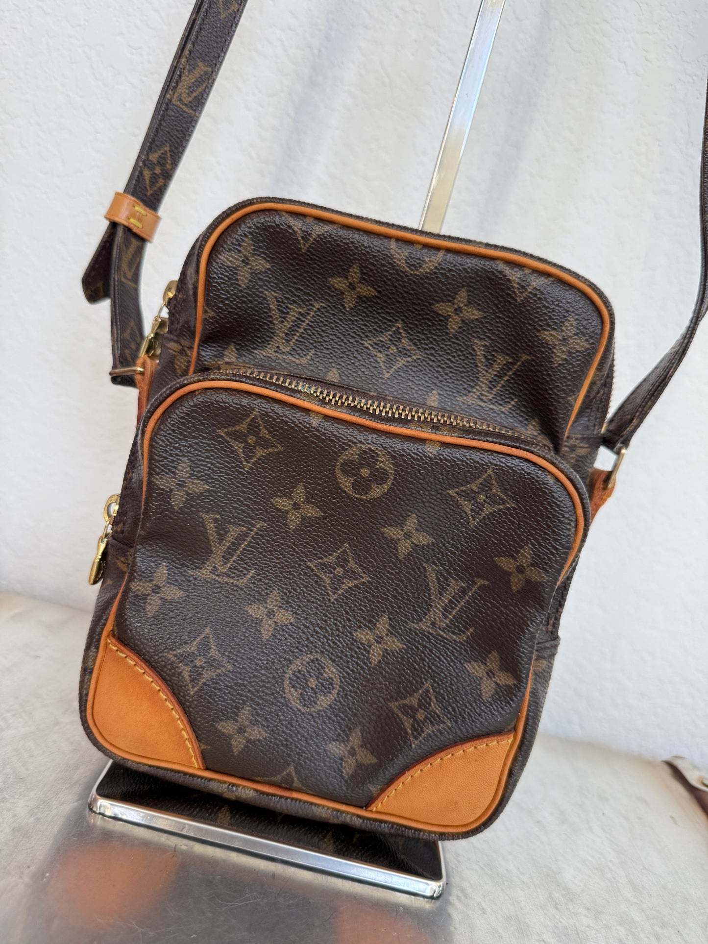 Pre-owned Authentic Louis Vuitton Amazon Monogram Crossbody Bag