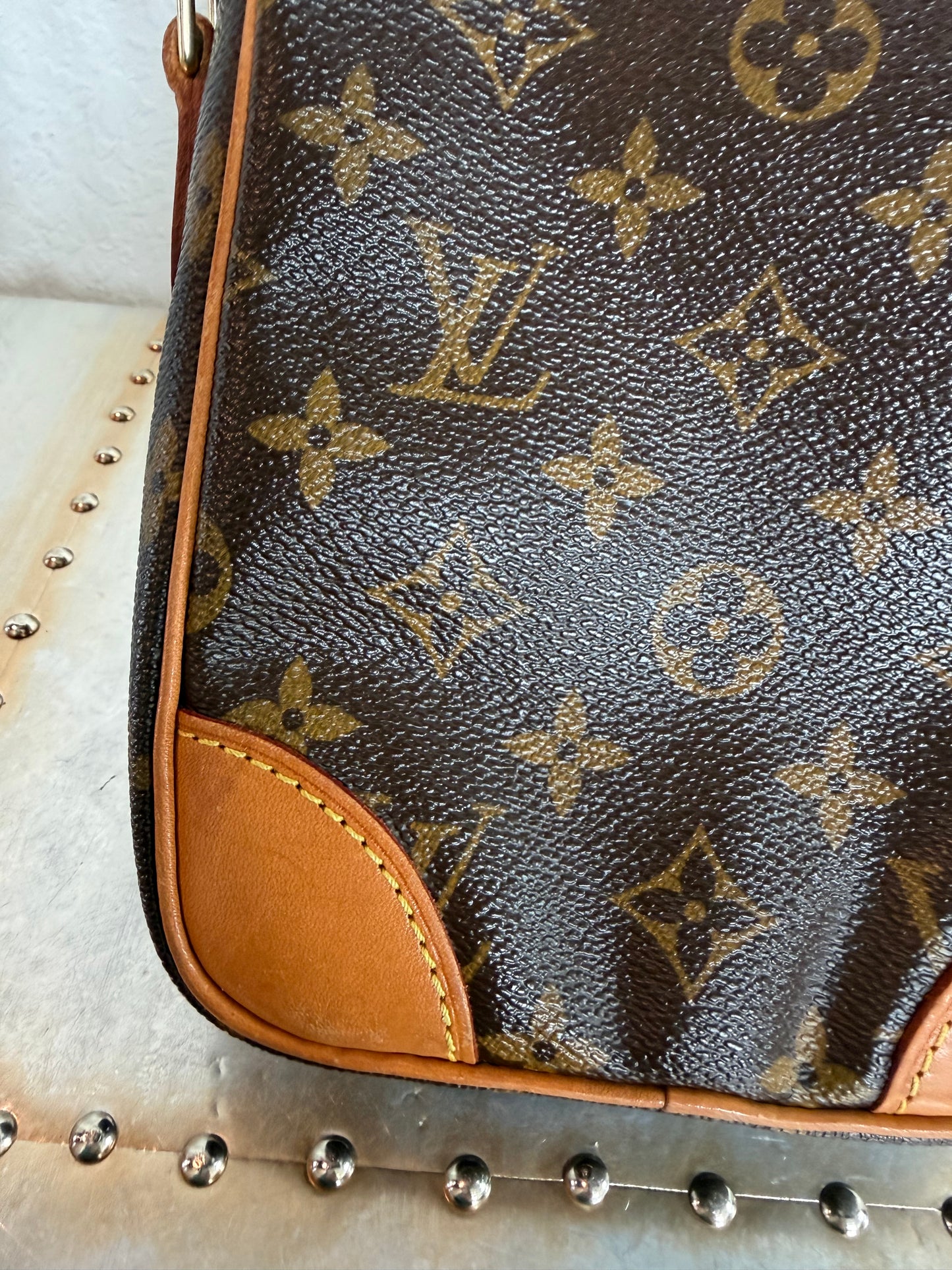 Pre-owned Authentic Louis Vuitton Danube Monogram Crossbody Bag