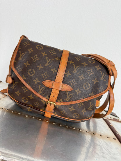 Pre-owned Authentic Louis Vuitton Saumur 30 Monogram Crossbody Bag