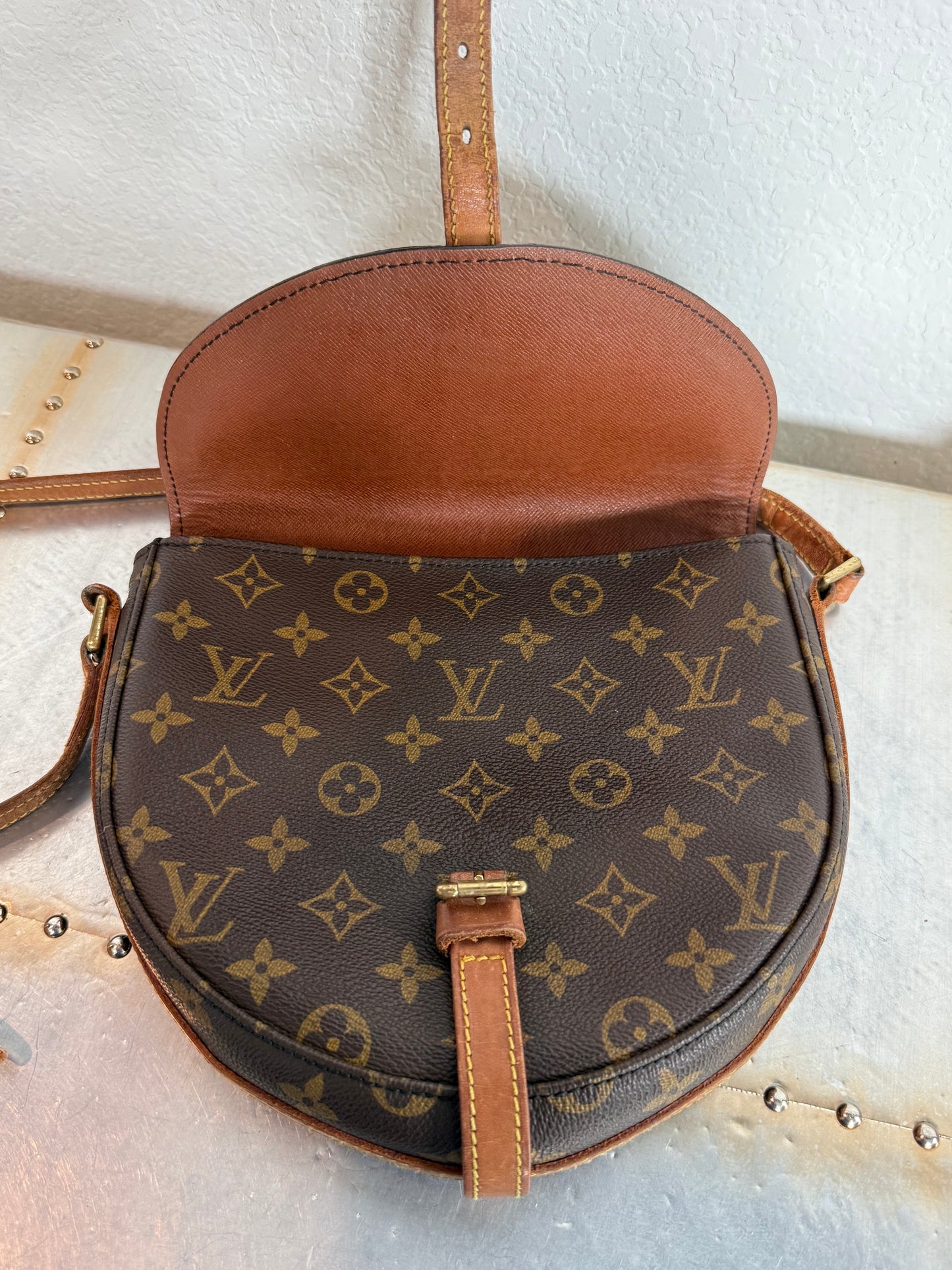 Pre-owned Authentic Louis Vuitton Chantilly MM Monogram Crossbody Bag