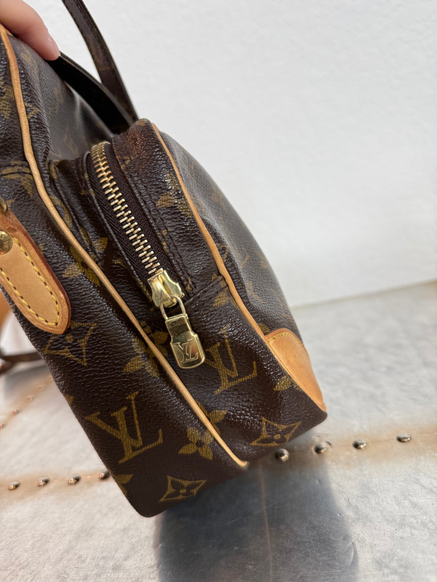 Pre-owned Authentic Louis Vuitton Amazon Monogram Crossbody Bag