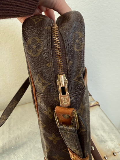 Pre-owned Authentic Louis Vuitton Danube GM Monogram Crossbody Bag