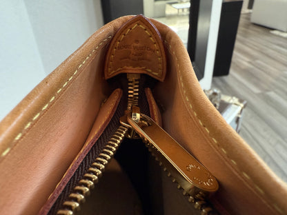 Pre-owned Authentic Louis Vuitton Boetie Mm Monogram Shoulder Bag