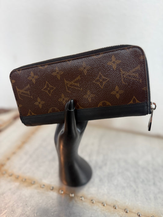 Pre-owned Authentic Louis Vuitton Macassar Vertical Zippy Monogram Wallet