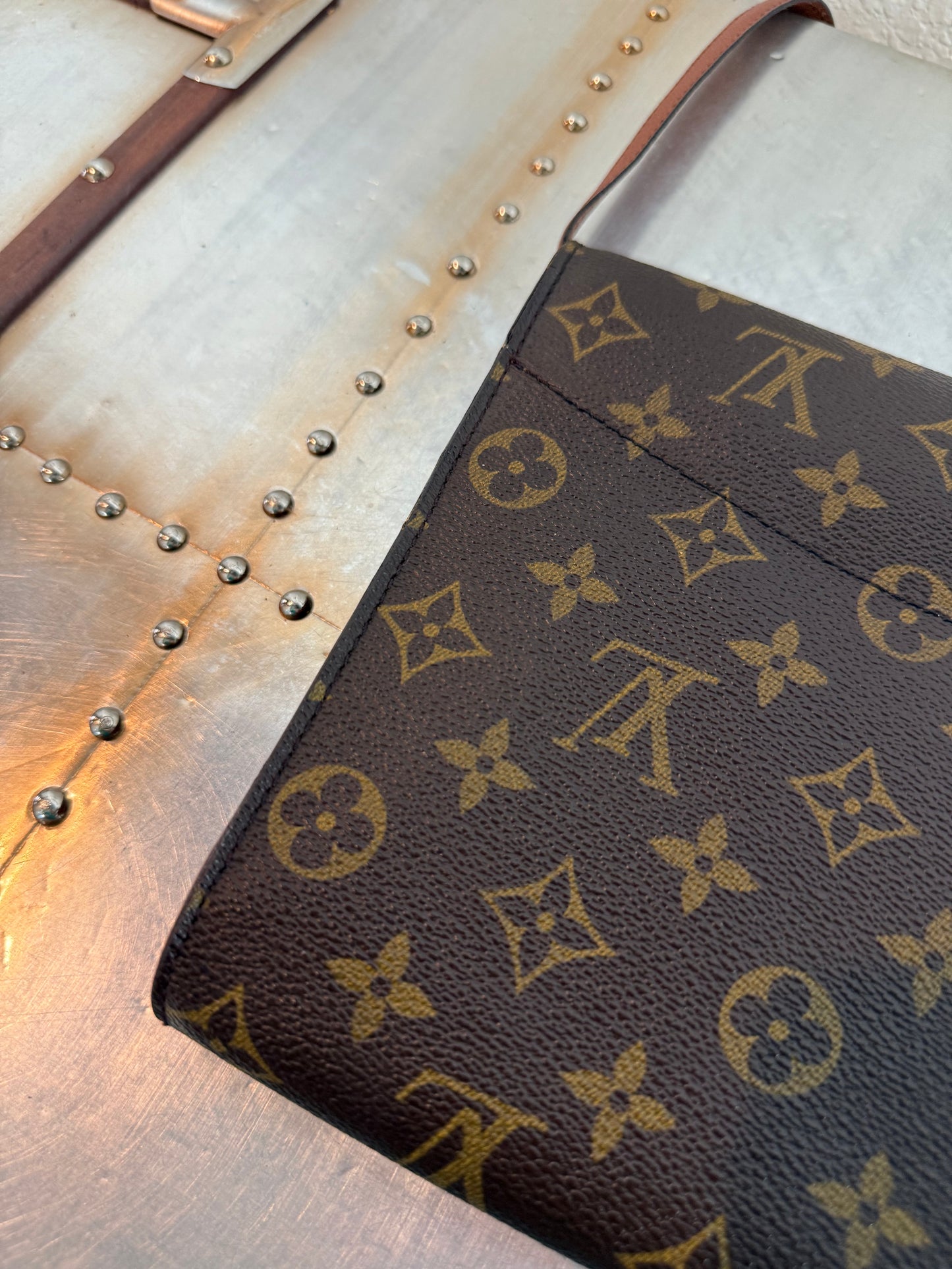 Pre-owned Authentic Louis Vuitton Bordeaux 27 2-Way Clutch / Shoulder Bag