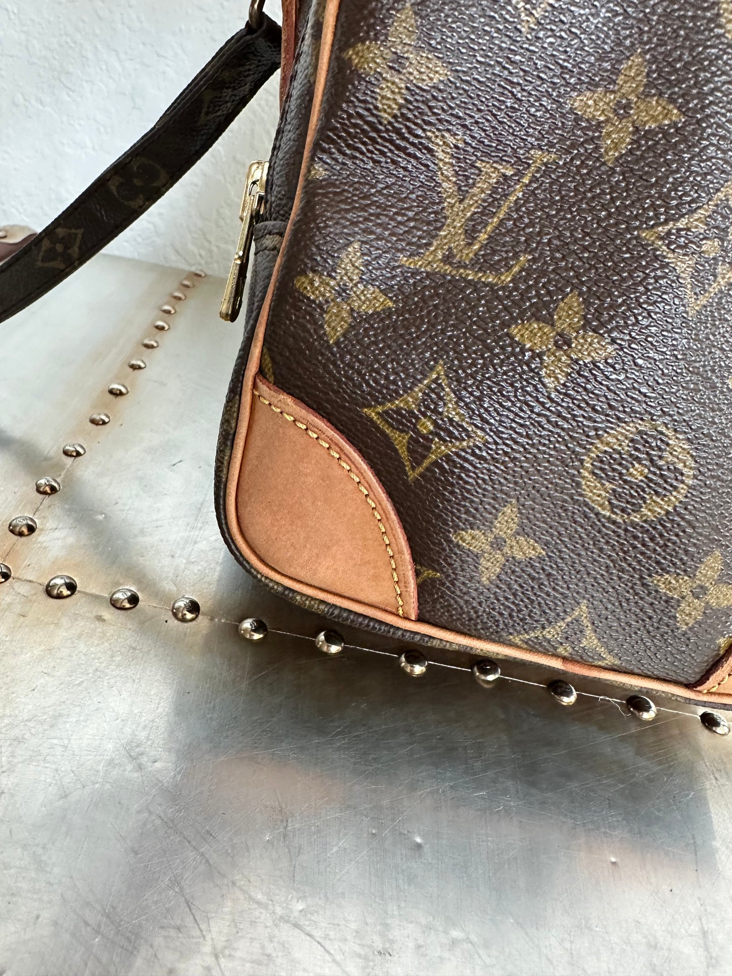 Pre-owned Authentic Louis Vuitton Amazon Monogram Crossbody Bag