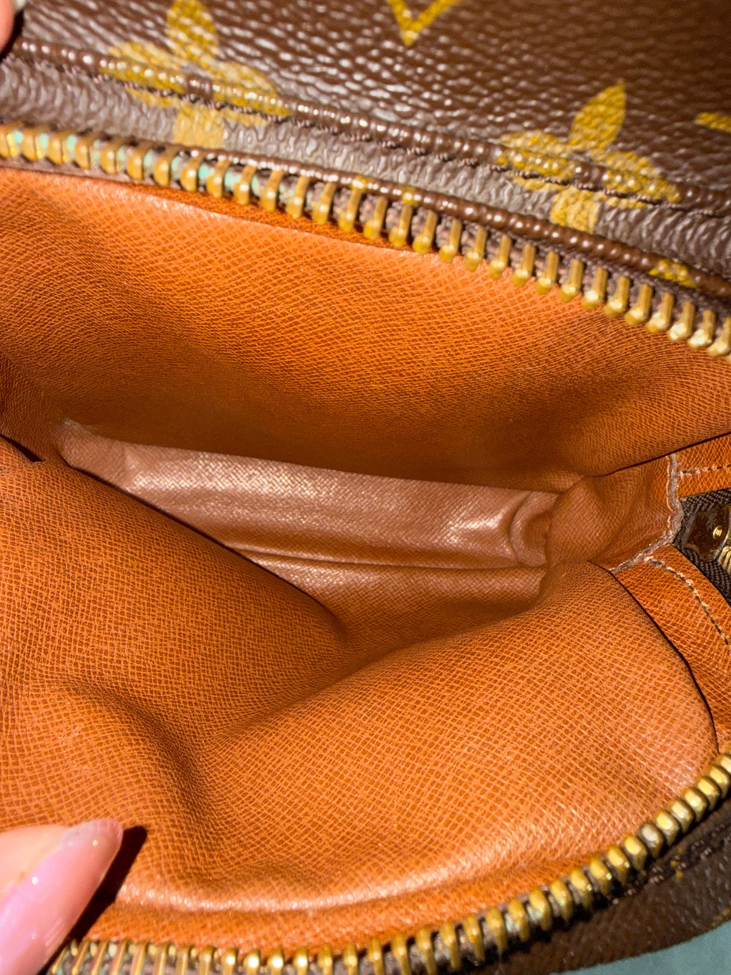 Pre-owned Authentic Louis Vuitton Amazon Monogram Crossbody Bag