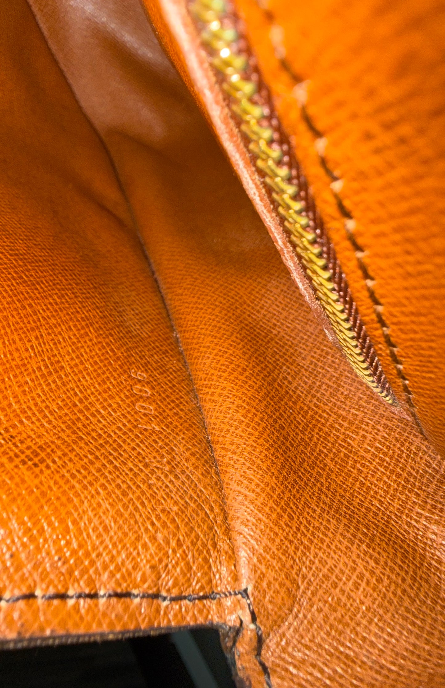 Pre-owned Authentic Louis Vuitton Saint Cloud GM Monogram Crossbody Bag