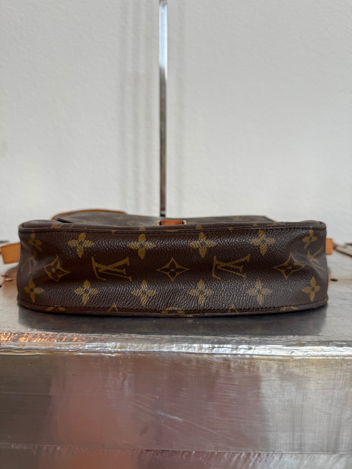 Pre-owned Authentic Louis Vuitton Saint Cloud GM Monogram Crossbody Bag