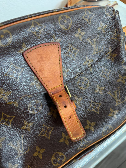 Pre-owned Authentic Louis Vuitton Jeune Fille GM Monogram Crossbody Bag