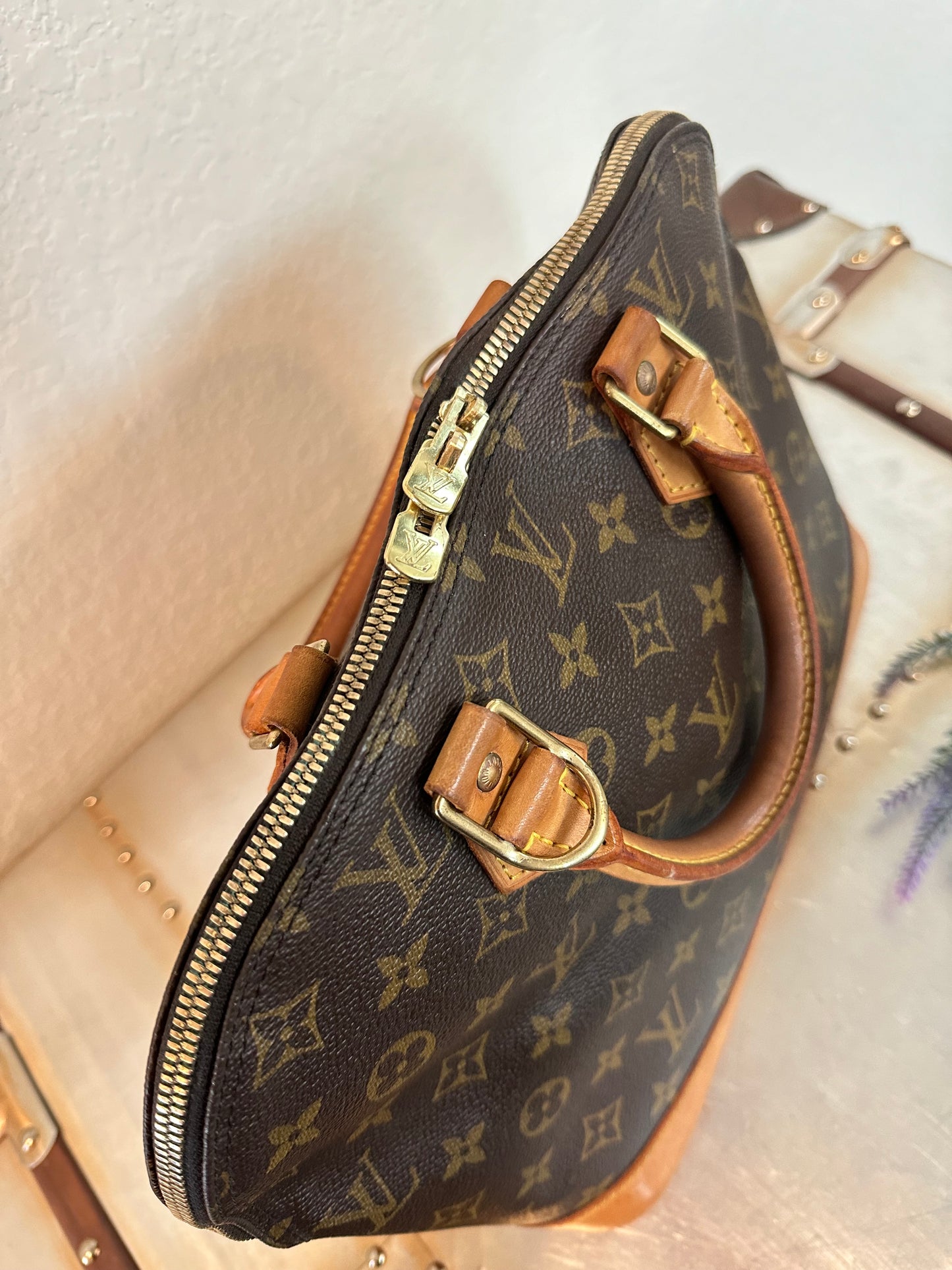 Pre-owned Authentic Louis Vuitton Alma PM Monogram Handbag with Shoulder Strap