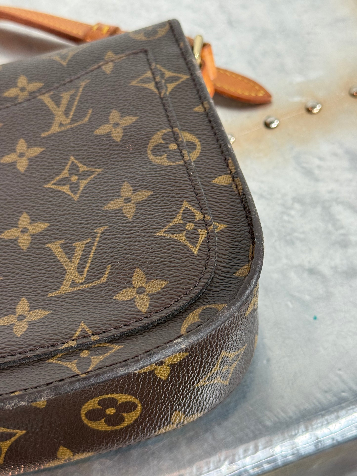 Pre-owned Authentic Louis Vuitton Saint Cloud MM Monogram Crossbody Bag