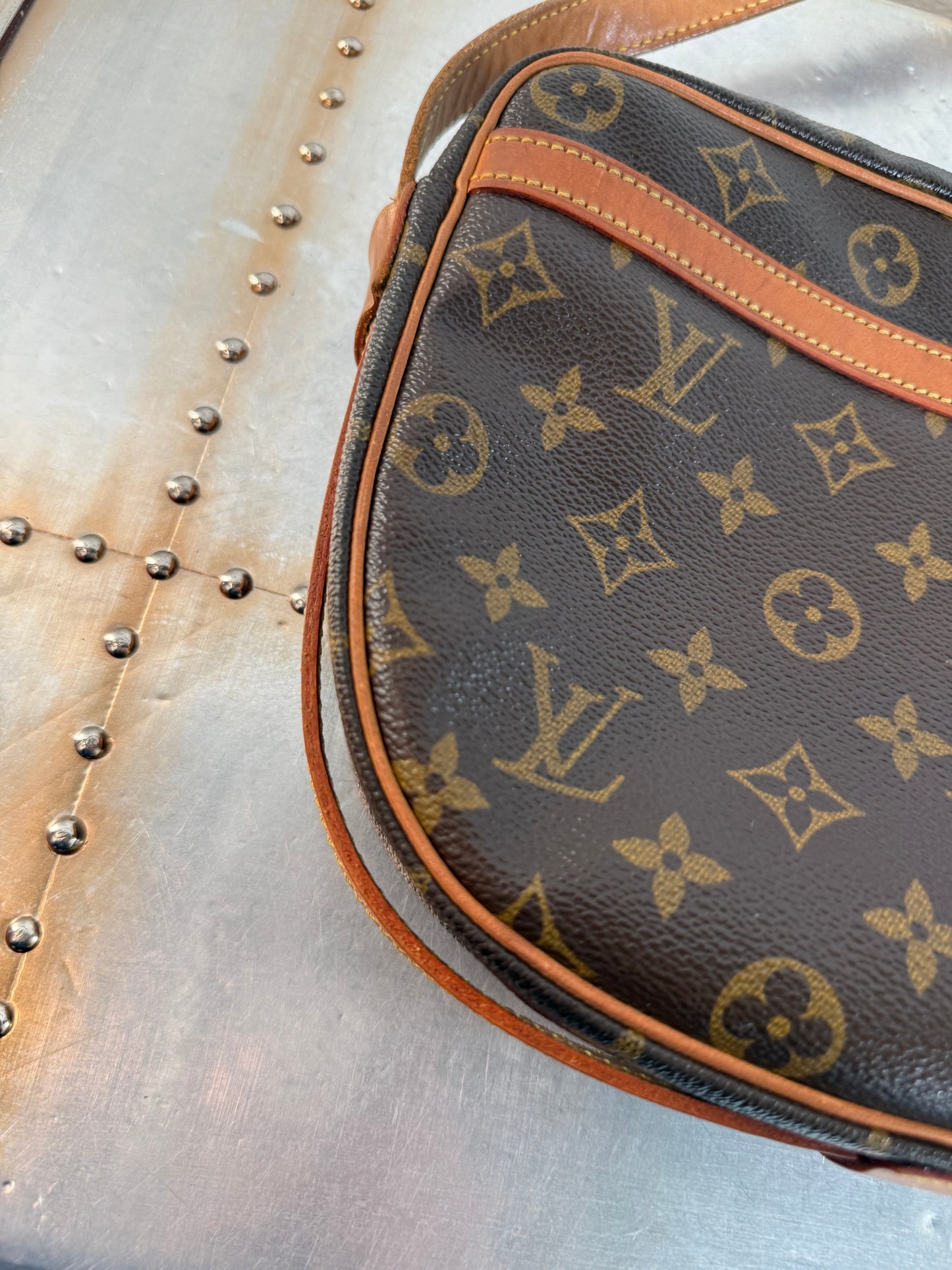Pre-owned Authentic Louis Vuitton Jeune Fille GM Monogram Crossbody Bag