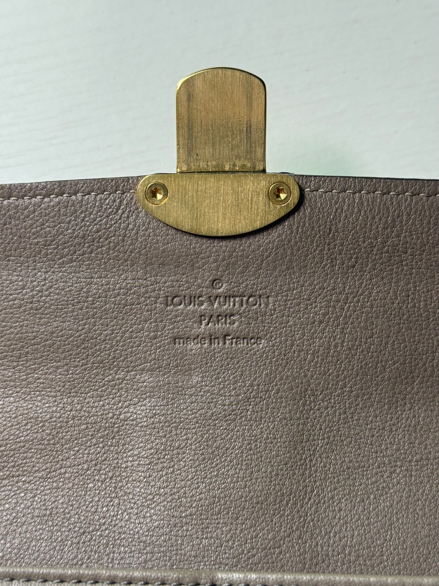 Pre-owned Authentic Louis Vuitton Mahina Amelia long Wallet