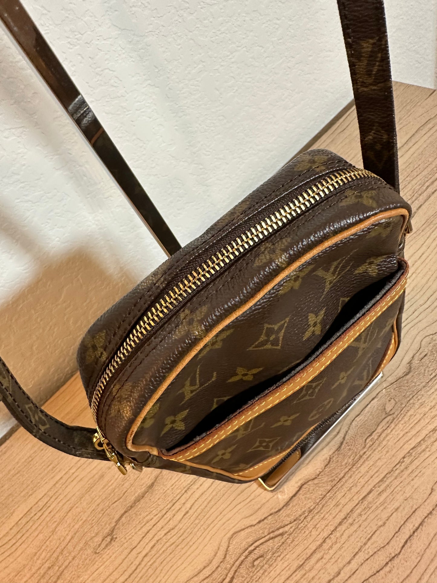 Pre-owned Authentic Louis Vuitton Danube Monogram Crossbody Bag